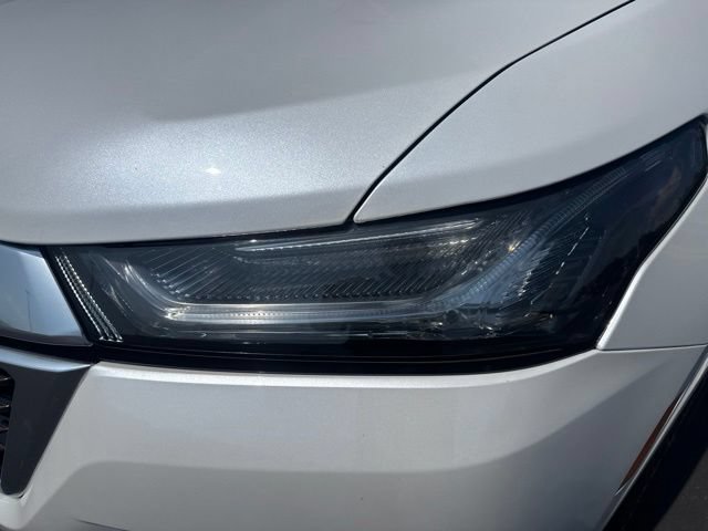 Used 2023 Chevrolet Traverse High Country w/ LPO, Floor Liner Package FWD image 9