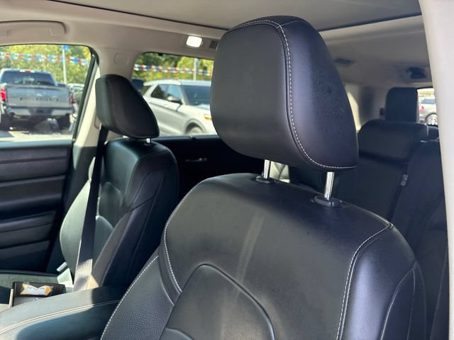 Used 2023 Nissan Pathfinder SL AWD/4WD image 9