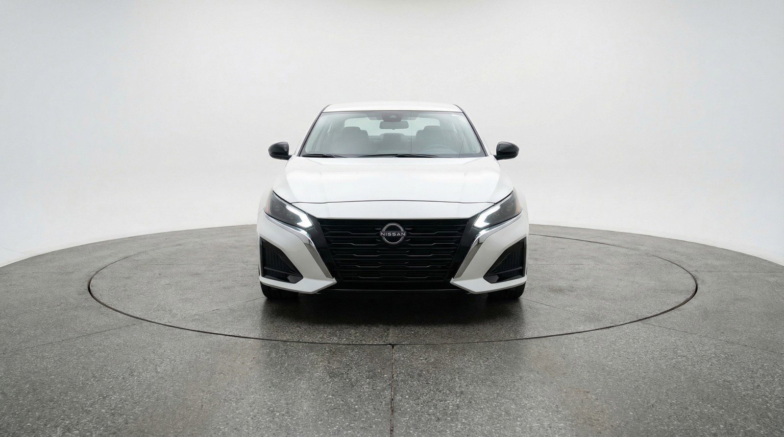 Used 2025 Nissan Altima 2.5 SV image 2