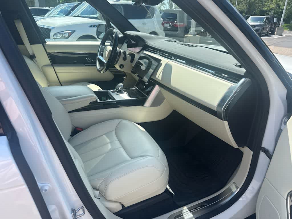 Certified 2025 Land Rover Range Rover Long Wheelbase SE AWD/4WD image 32
