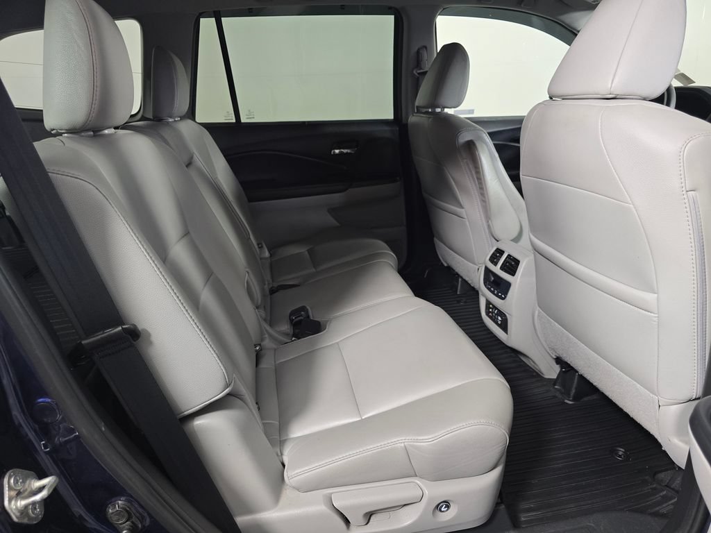 Used 2018 Honda Pilot Touring image 12