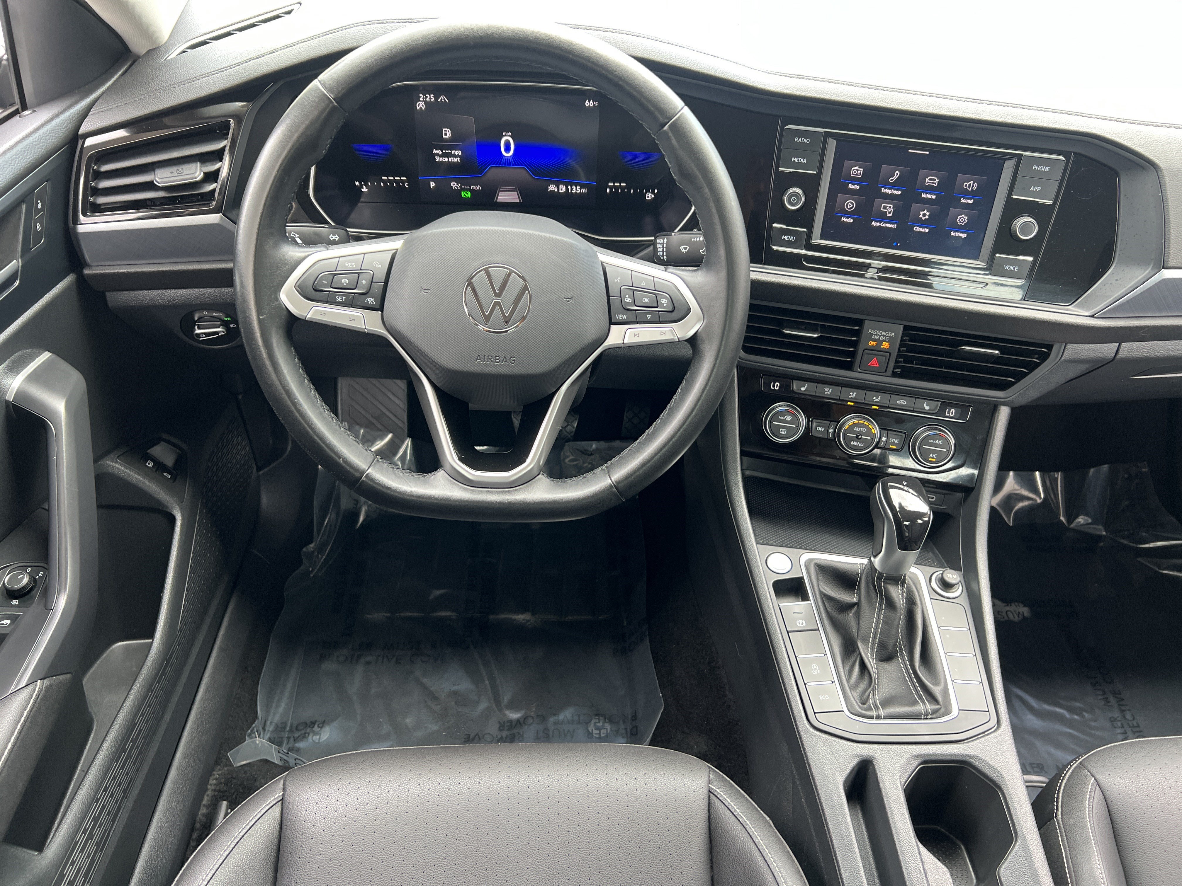 Used 2024 Volkswagen Jetta SE FWD image 31