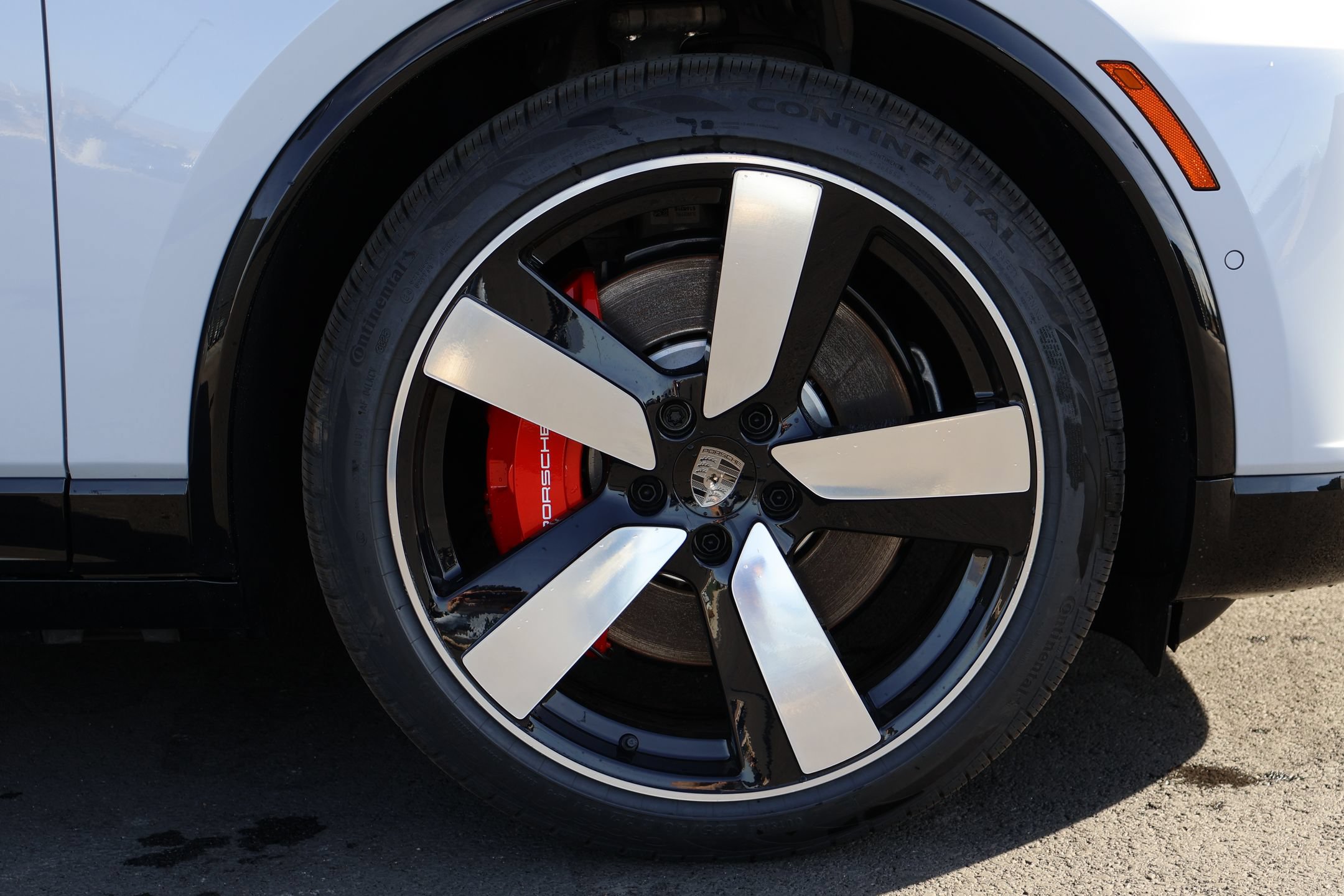 New 2026 Porsche Macan Turbo Electric AWD/4WD image 25