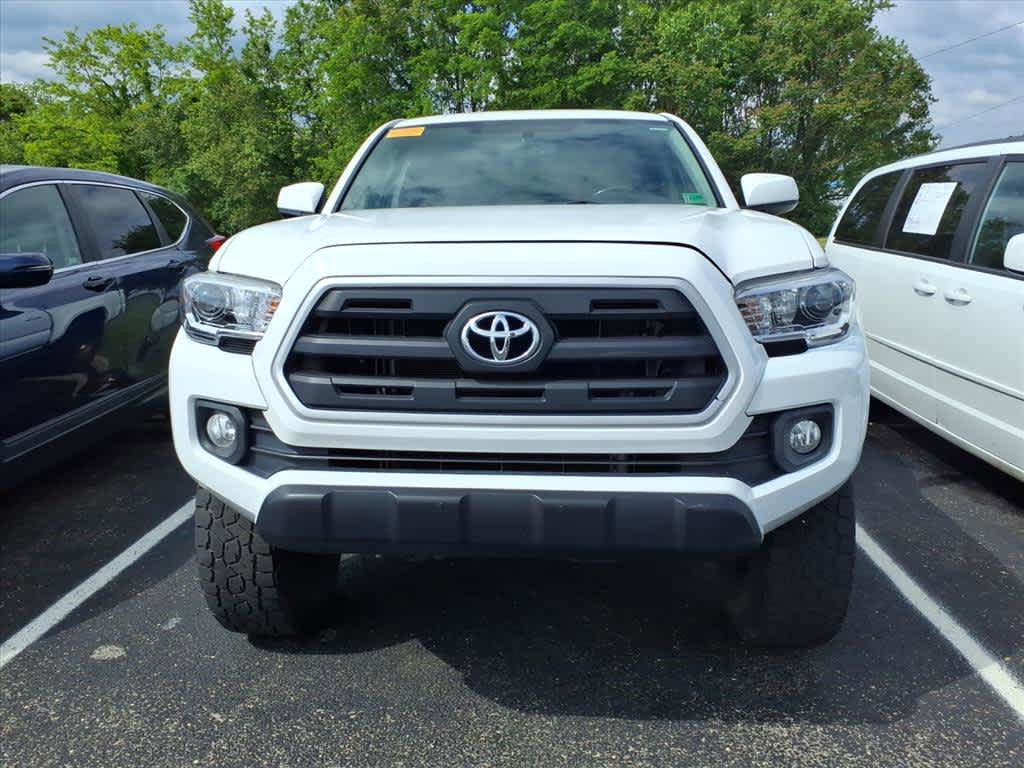 Used 2017 Toyota Tacoma SR5 w/ Tow Package AWD/4WD image 6