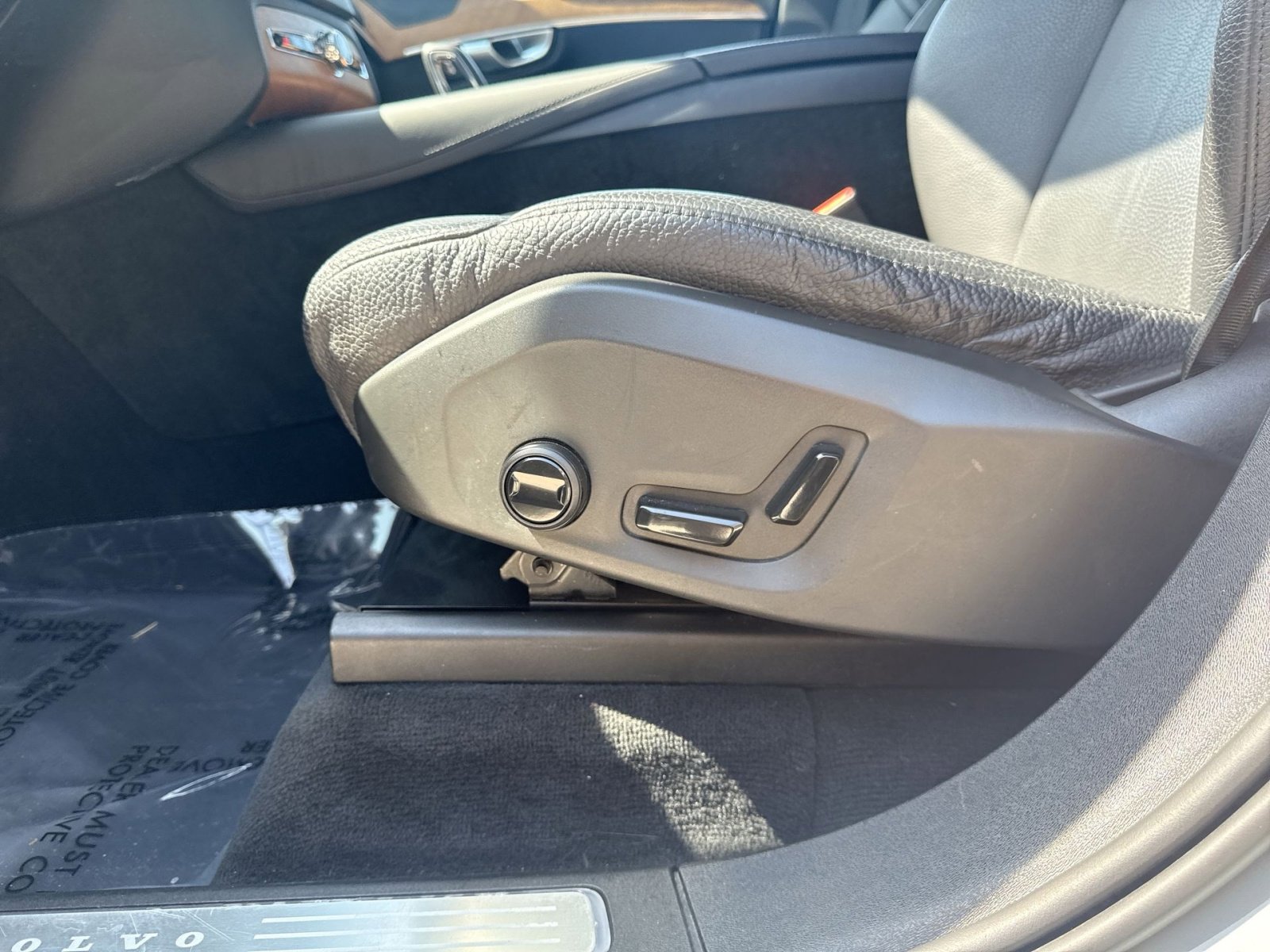 Certified 2024 Volvo XC90 B5 Plus w/ Protection Package Premier AWD/4WD image 14