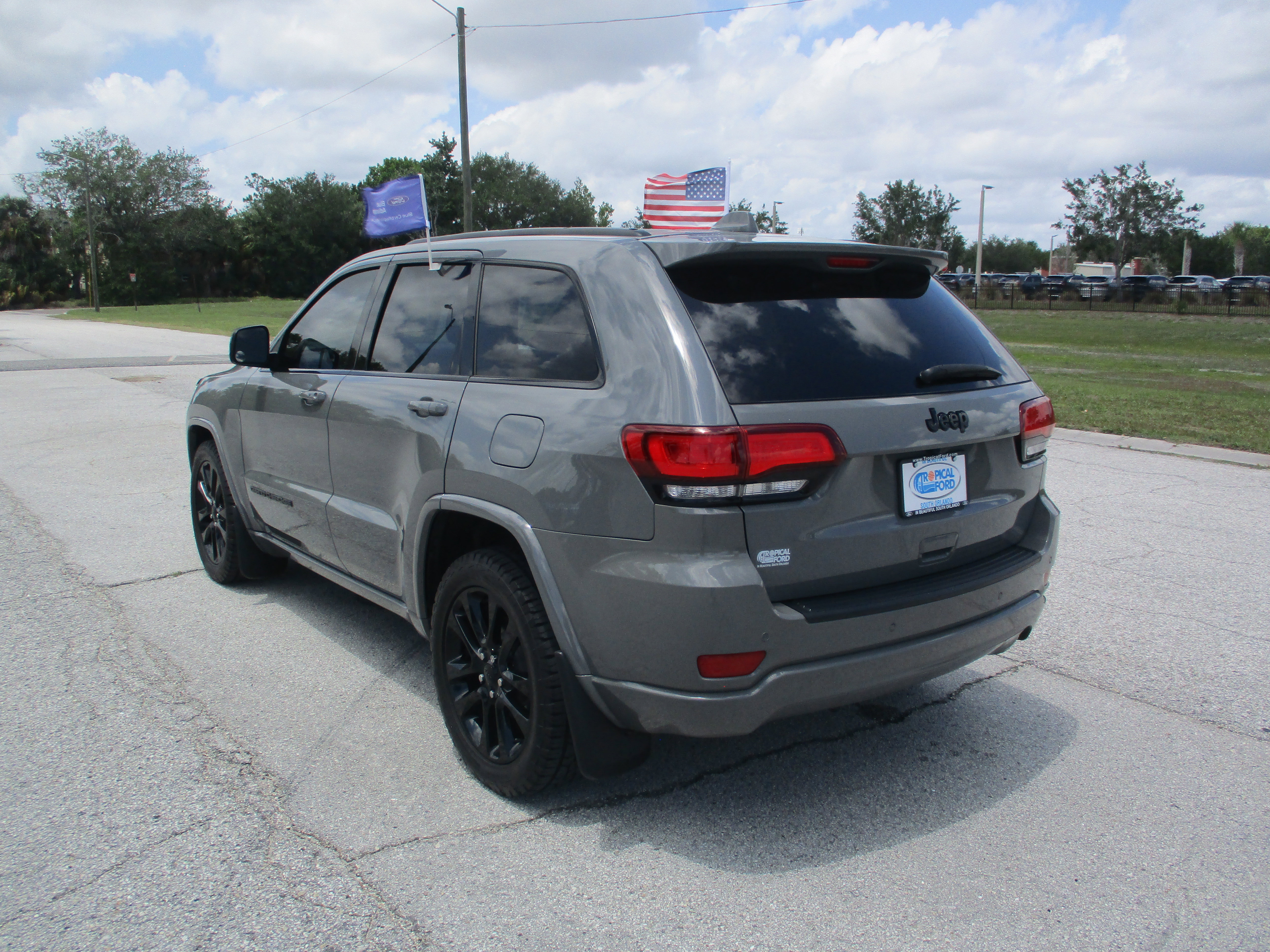 Used 2019 Jeep Grand Cherokee Altitude RWD image 5