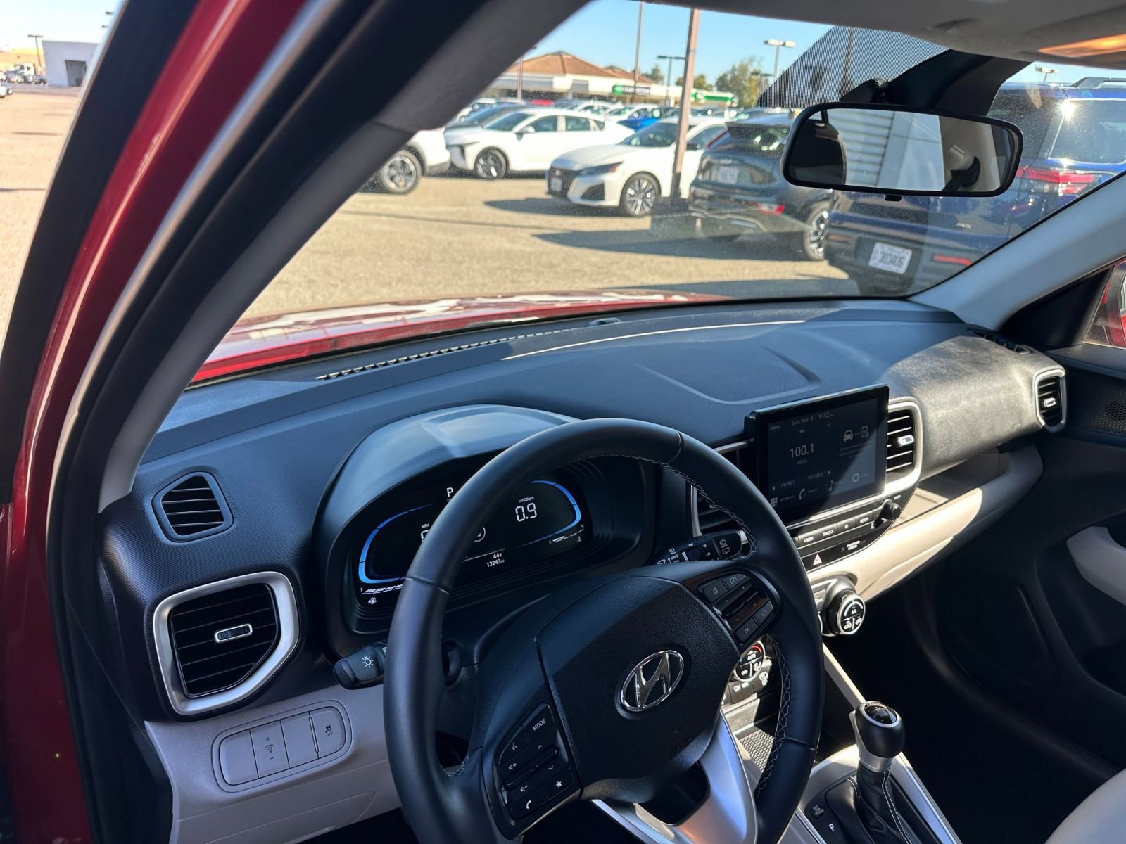 Used 2025 Hyundai Venue SEL FWD image 36