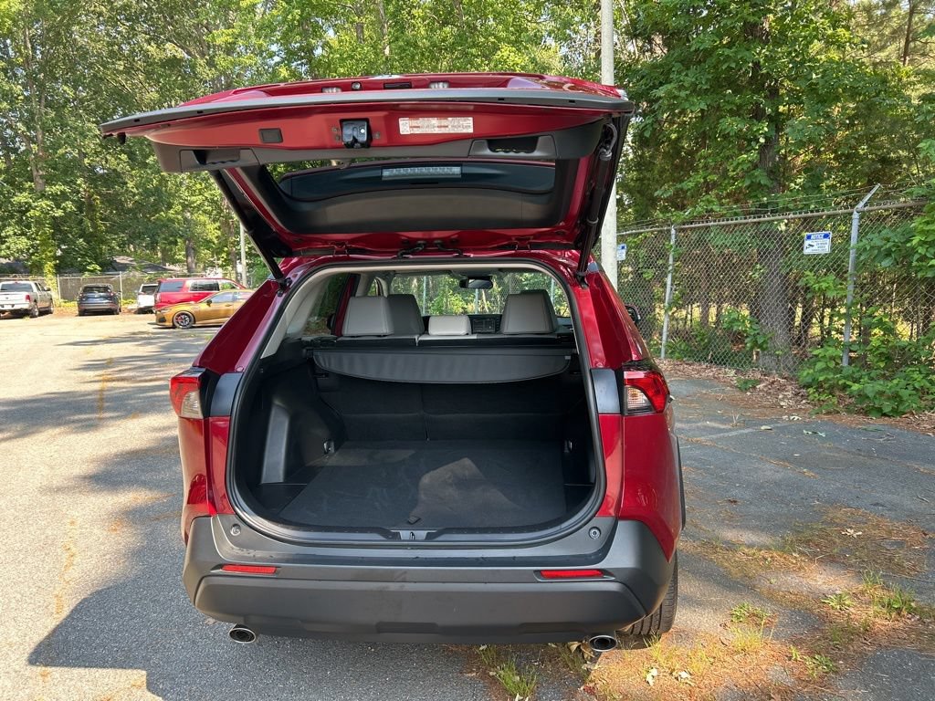 Used 2022 Toyota RAV4 XLE Premium FWD image 30