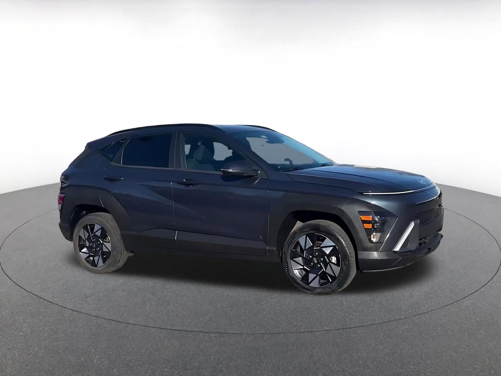 Used 2025 Hyundai Kona SEL image 2