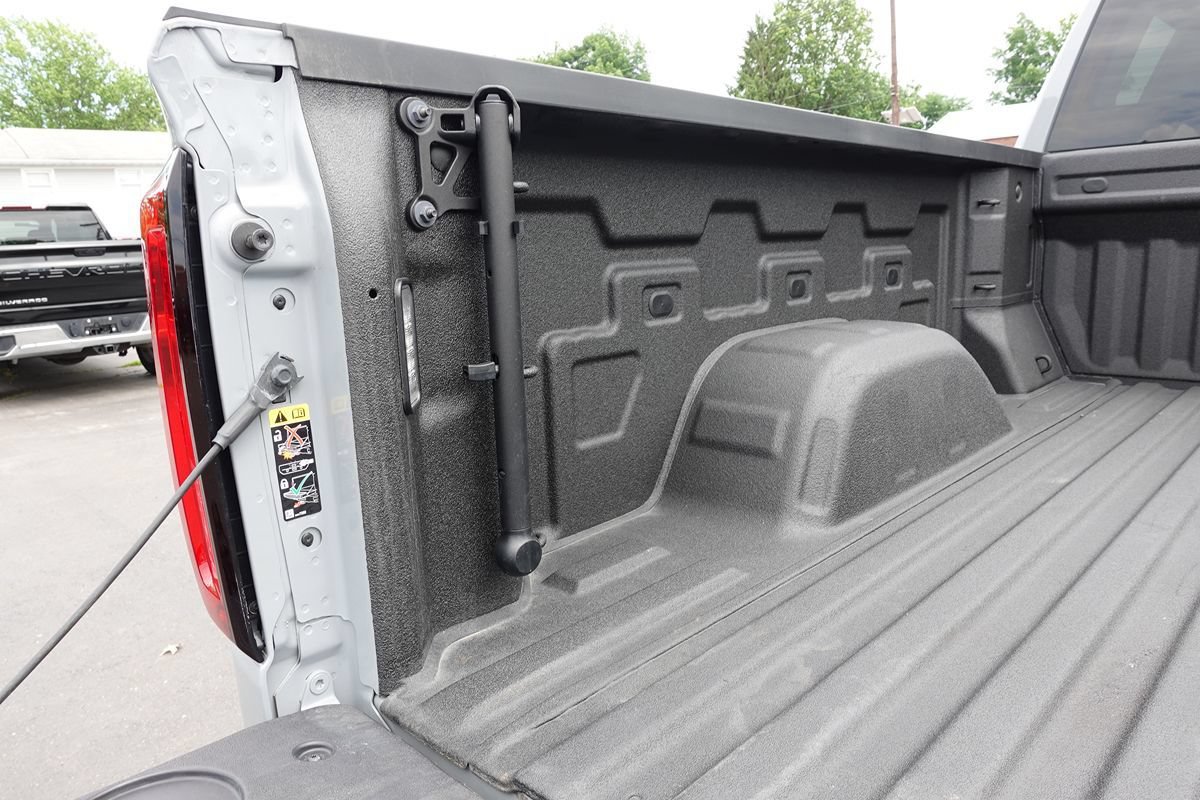 Used 2025 GMC Sierra 1500 AT4 w/ Technology Package AWD/4WD image 34