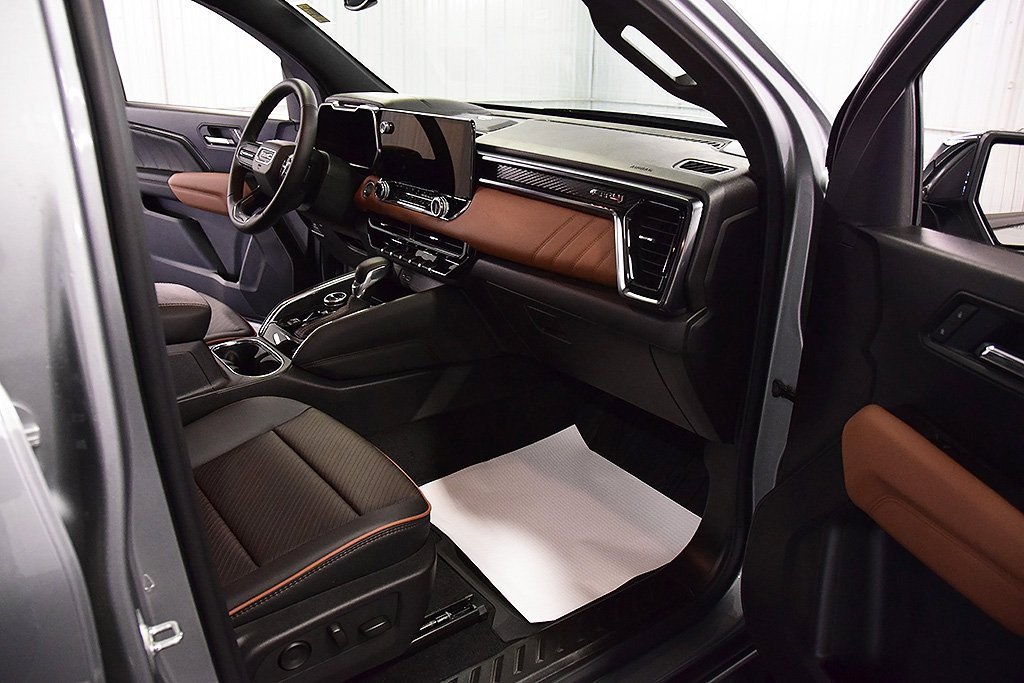 Used 2026 GMC Canyon AT4 w/ Technology Plus Package image 32