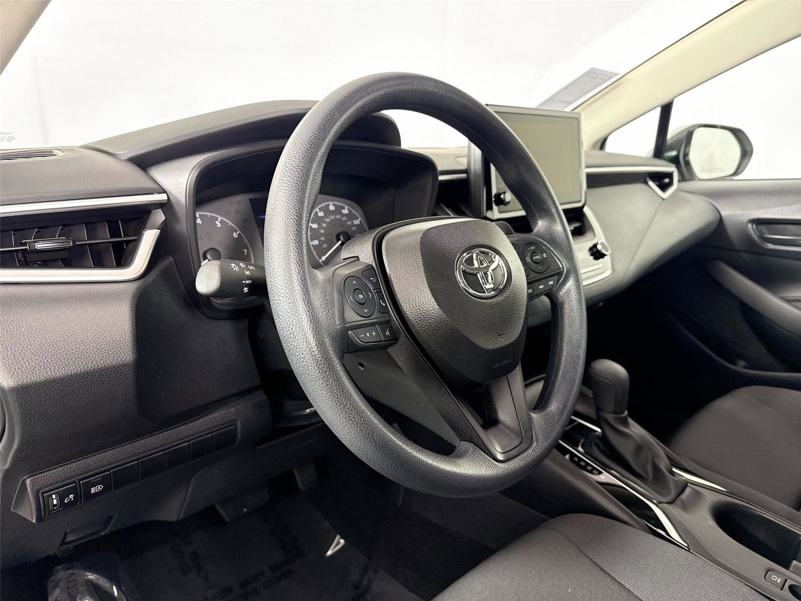 Certified 2025 Toyota Corolla LE image 4