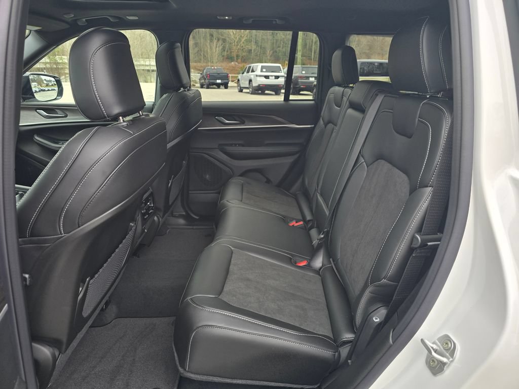 New 2026 Jeep Grand Cherokee Altitude AWD/4WD image 11