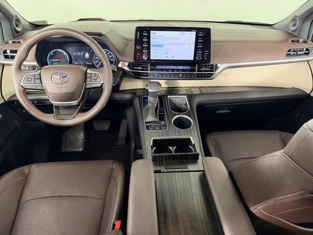 Used 2024 Toyota Sienna Platinum FWD image 12