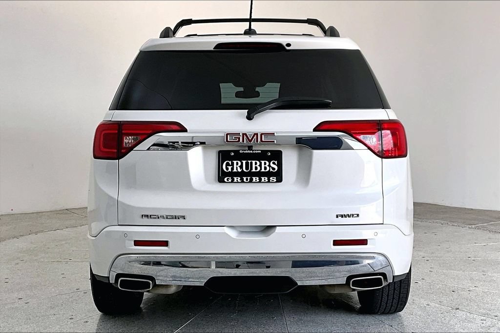 Used 2017 GMC Acadia Denali w/ Technology Package AWD/4WD image 4