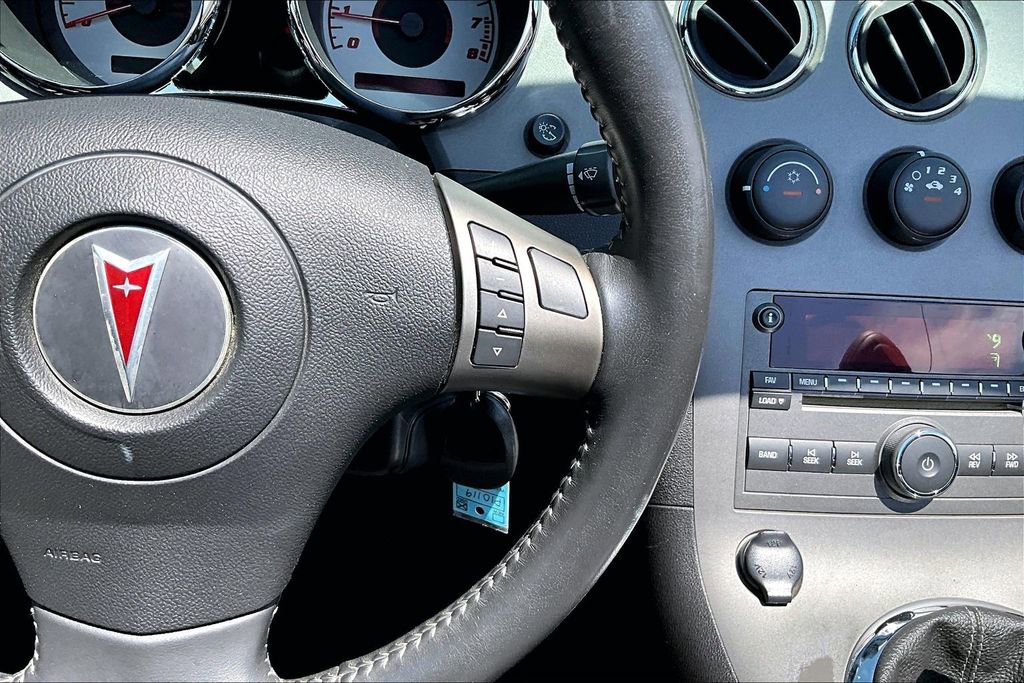 Used 2006 Pontiac Solstice Convertible w/ Premium Package RWD image 10