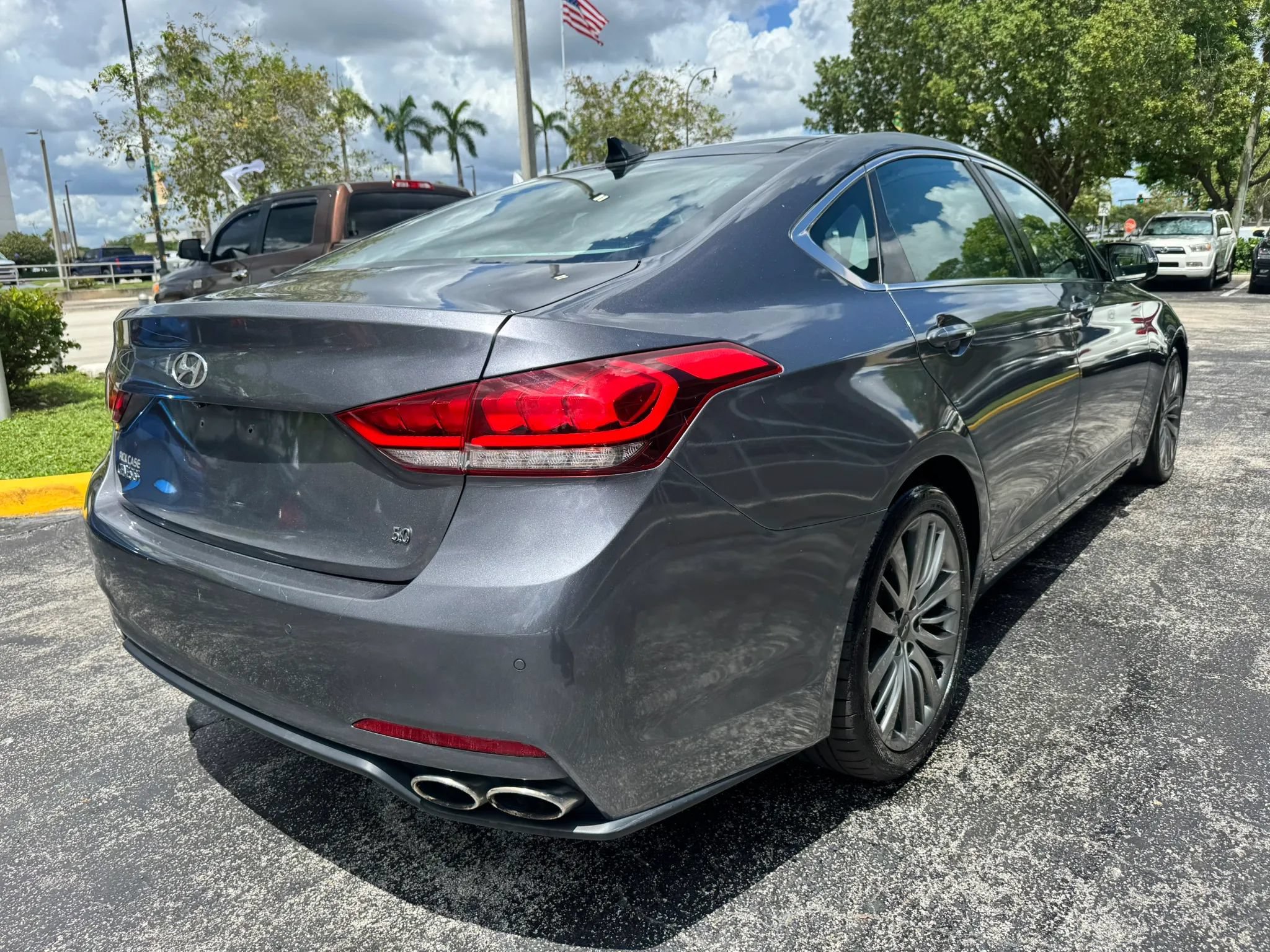 Used 2015 Hyundai Genesis 5.0 RWD image 4