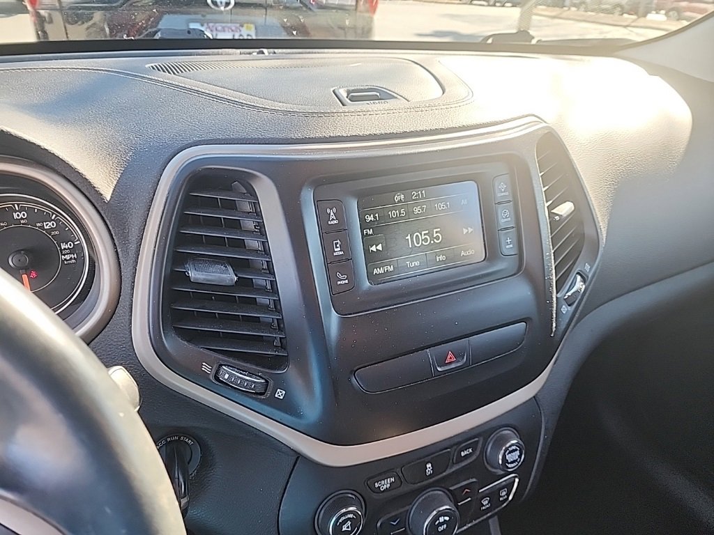 Used 2017 Jeep Cherokee Latitude image 7