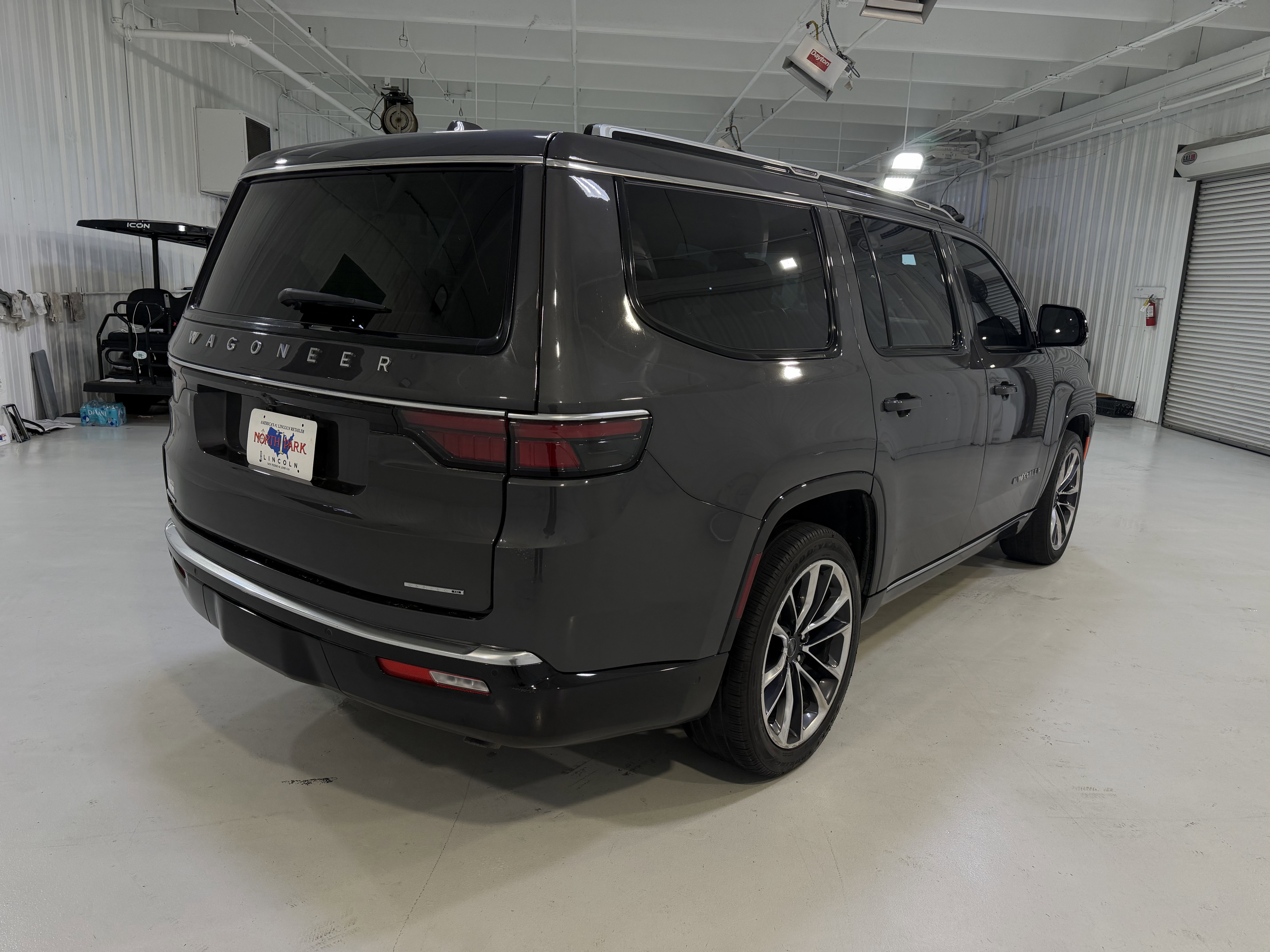 Used 2022 Jeep Wagoneer Series III w/ Premium Group I AWD/4WD image 5