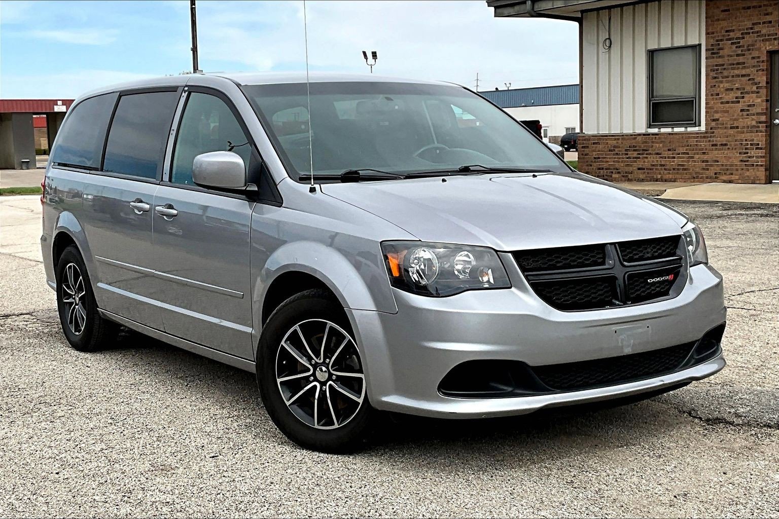 Used 2017 Dodge Grand Caravan SE image 36