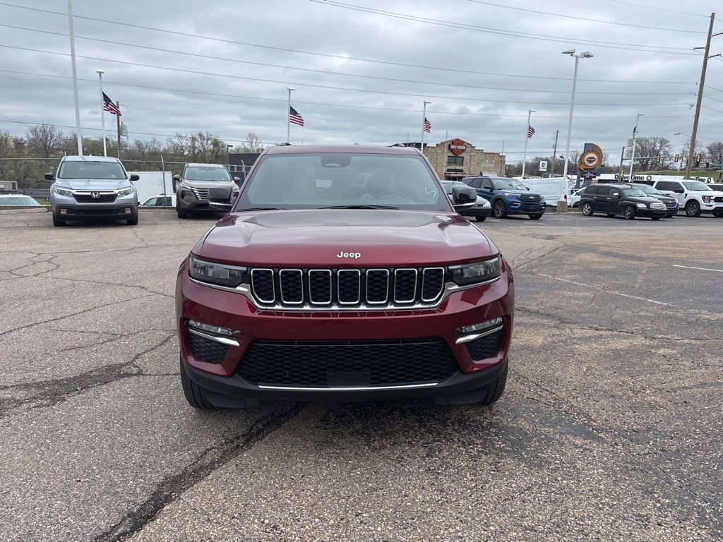 Used 2024 Jeep Grand Cherokee Limited image 2