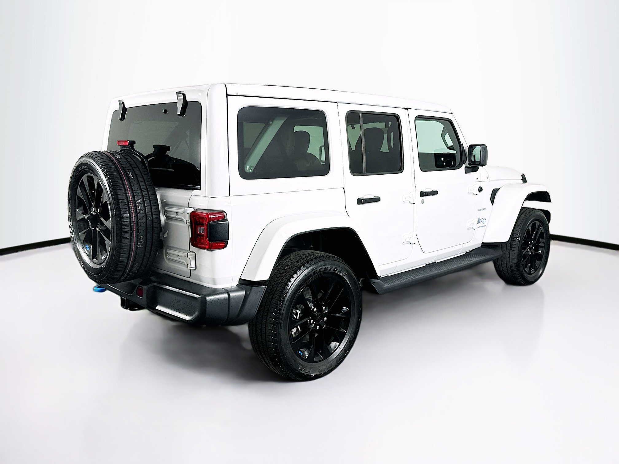 Used 2023 Jeep Wrangler Sahara w/ Cold Weather Group image 9