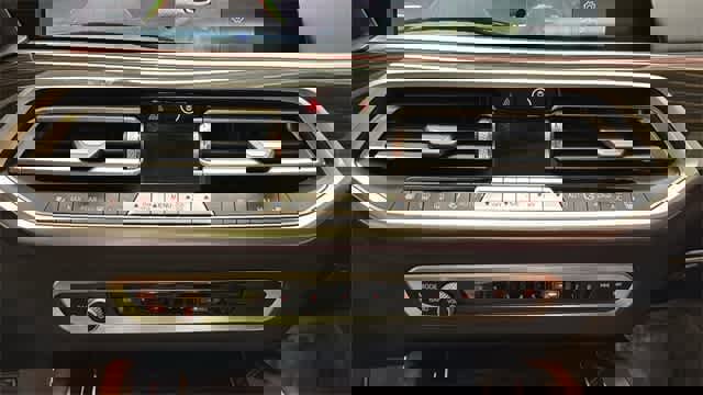 Used 2023 BMW X6 M50i w/ Executive Package image 10