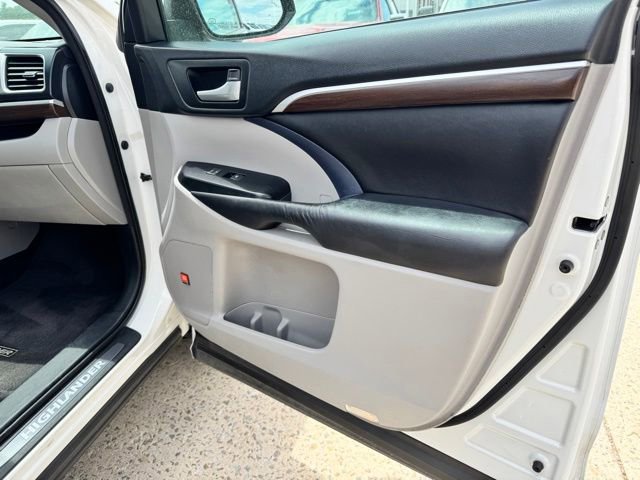 Used 2016 Toyota Highlander Limited AWD/4WD image 26