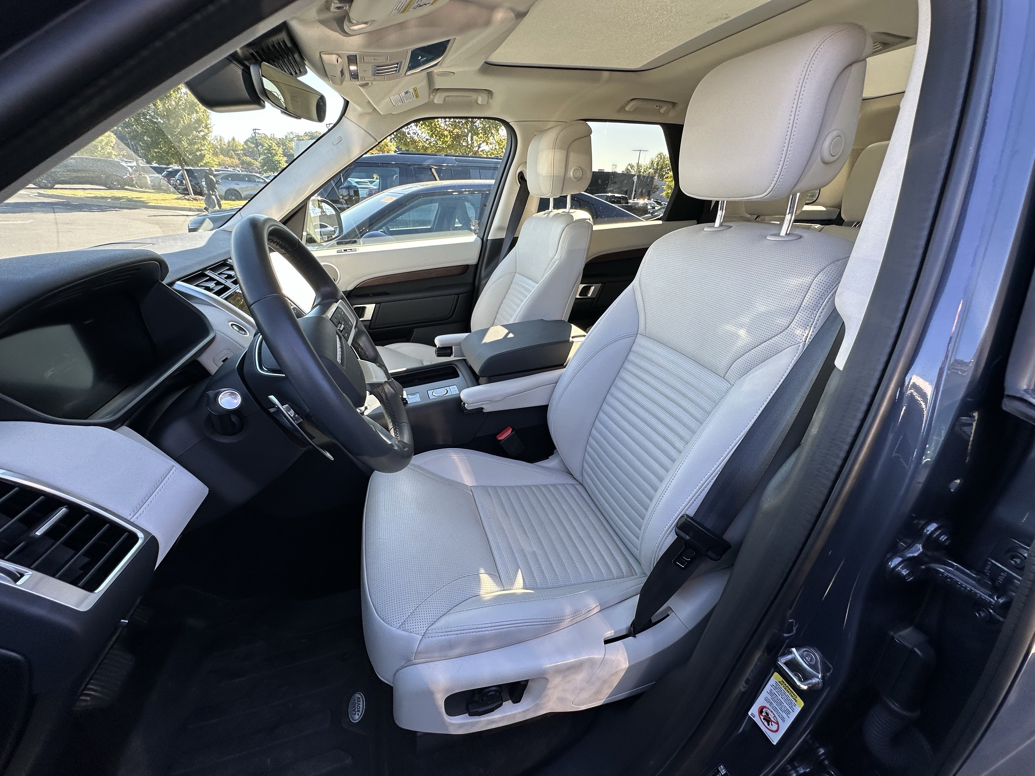 Used 2024 Land Rover Discovery S AWD/4WD image 16