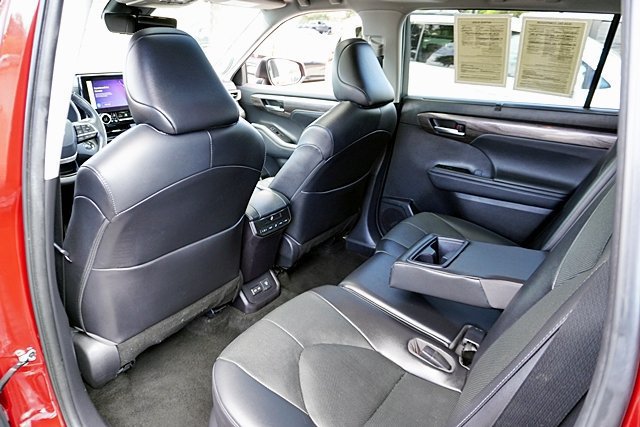 Used 2023 Toyota Highlander Limited FWD image 26
