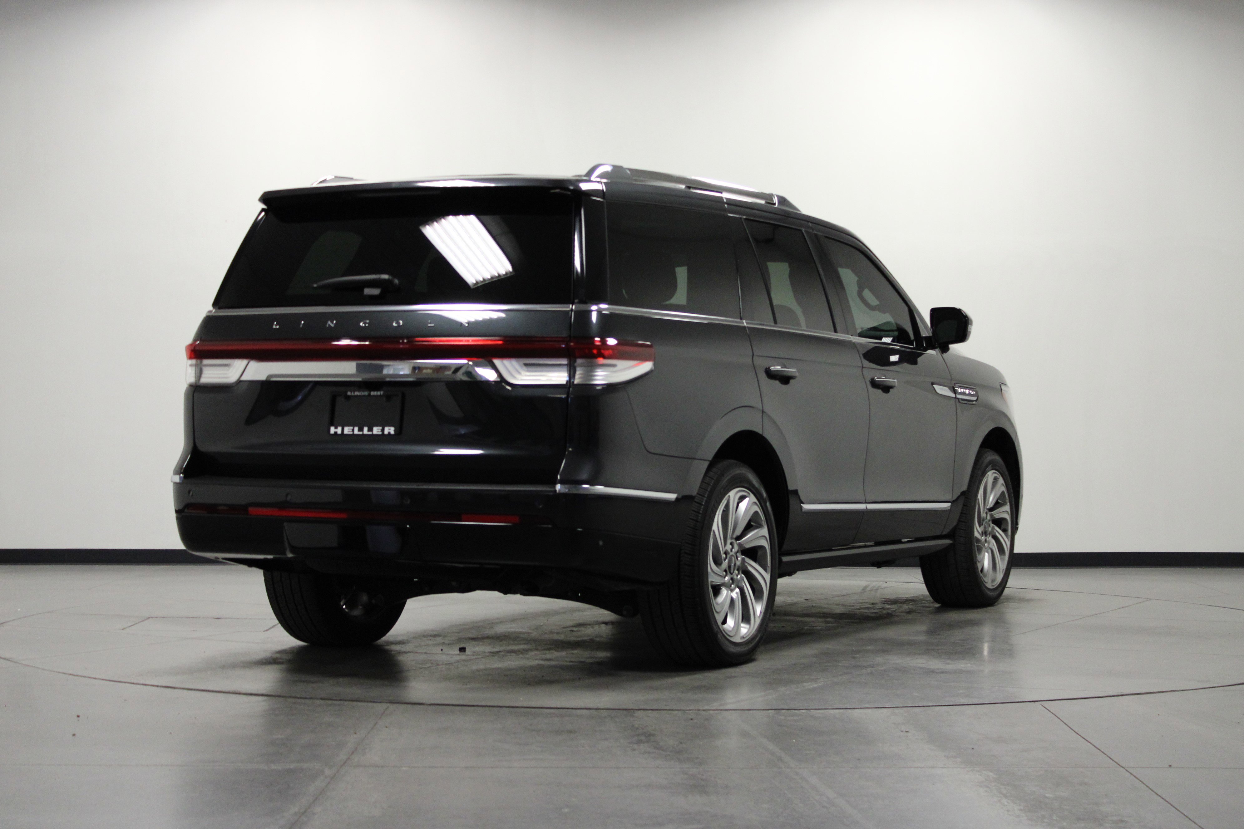 Used 2024 Lincoln Navigator Reserve w/ Equipment Group 201A image 4