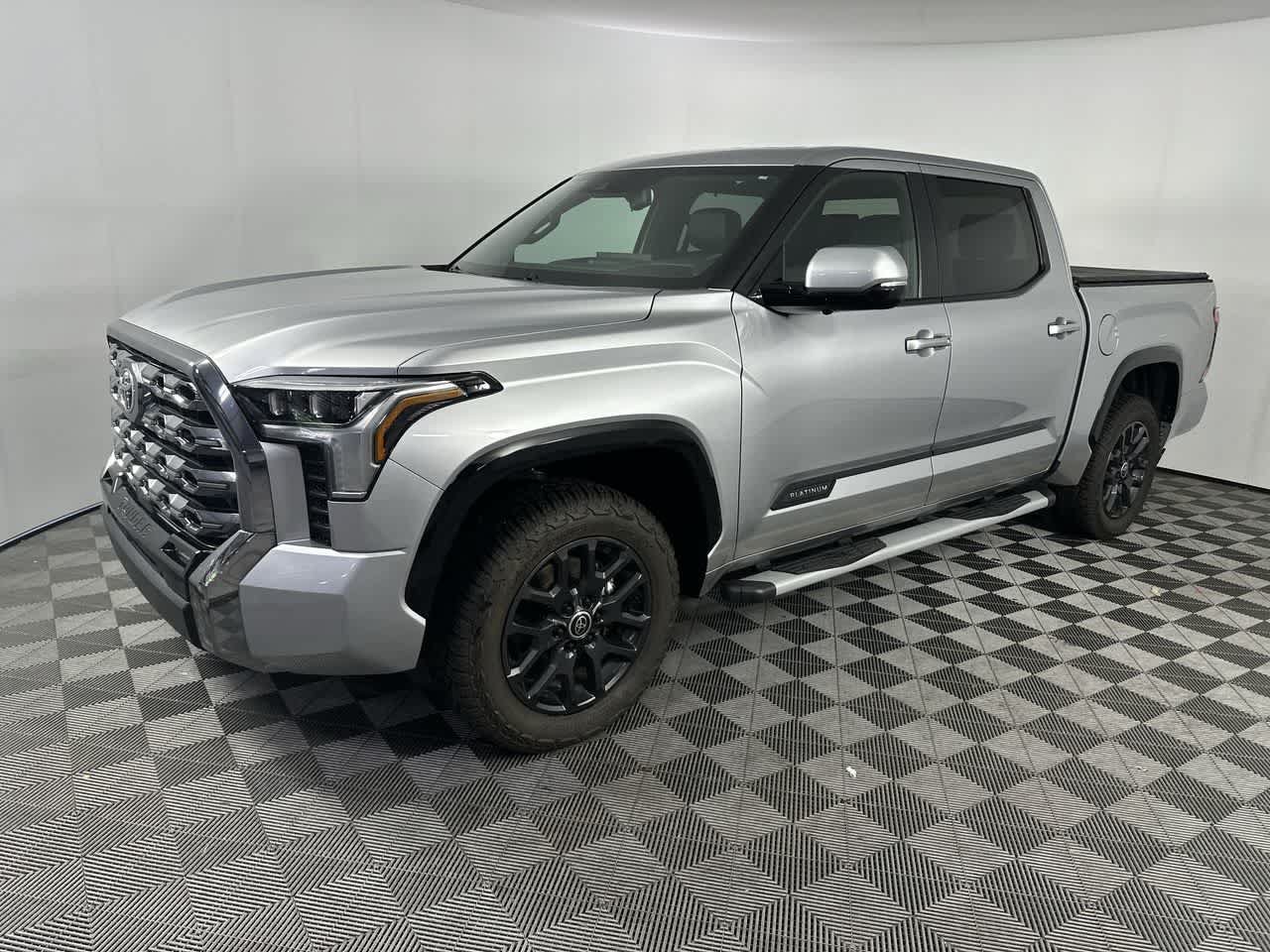 Used 2024 Toyota Tundra Platinum AWD/4WD image 4