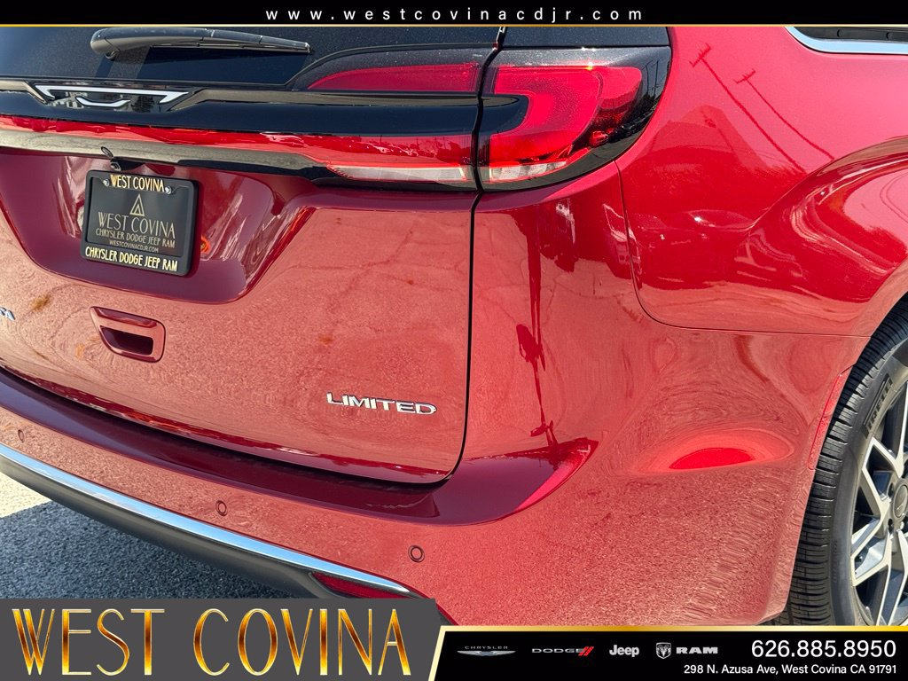 New 2027 Chrysler Pacifica Limited FWD image 11