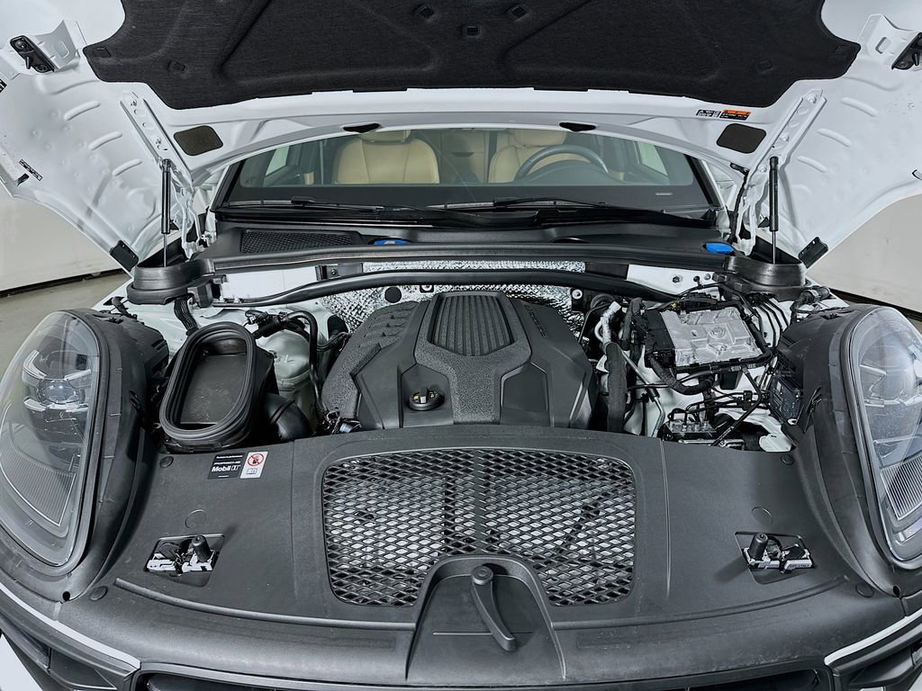 Used 2025 Porsche Macan image 33