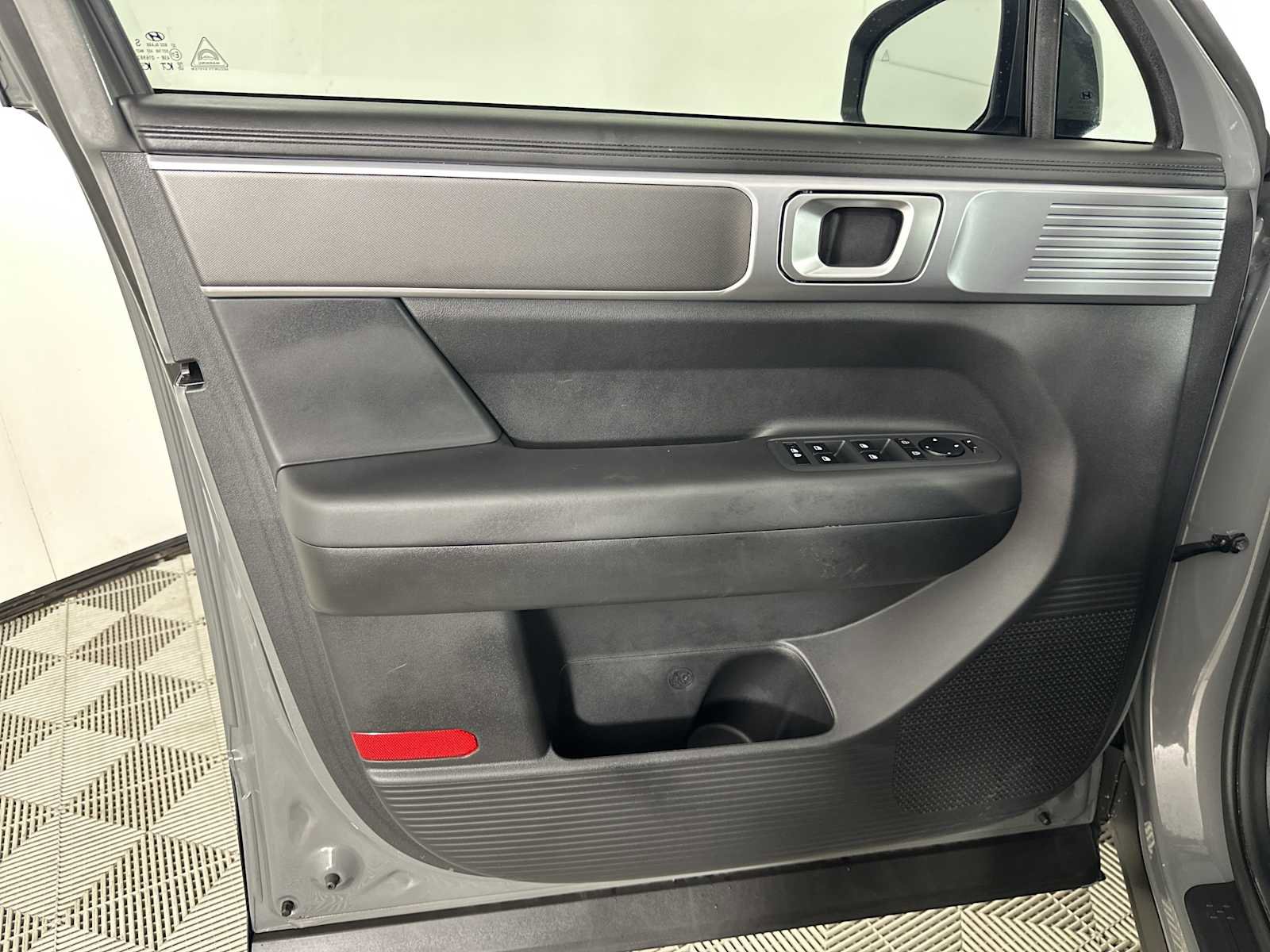 Used 2025 Hyundai Santa Fe SE FWD image 15