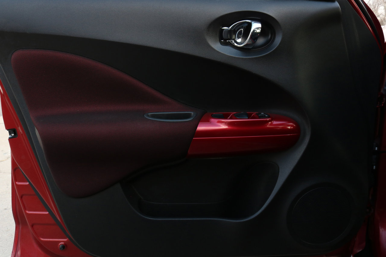 Used 2015 Nissan Juke SV w/ Cold Weather Package image 17