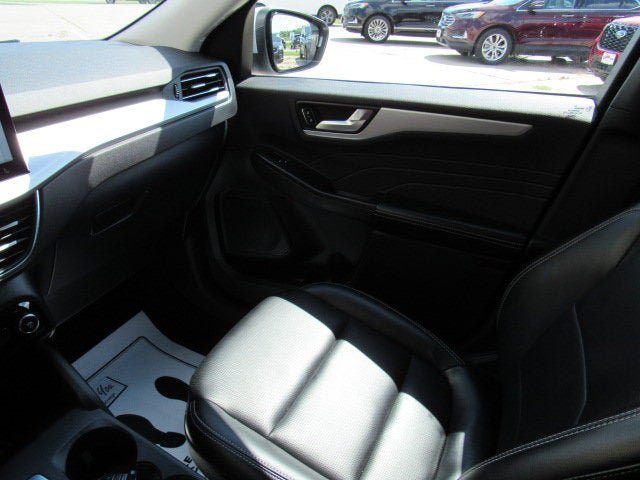 Used 2025 Ford Escape Platinum AWD/4WD image 25
