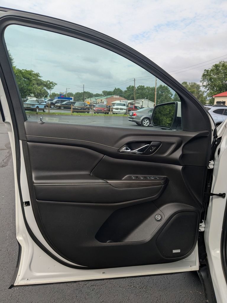 Used 2019 GMC Acadia SLT image 12