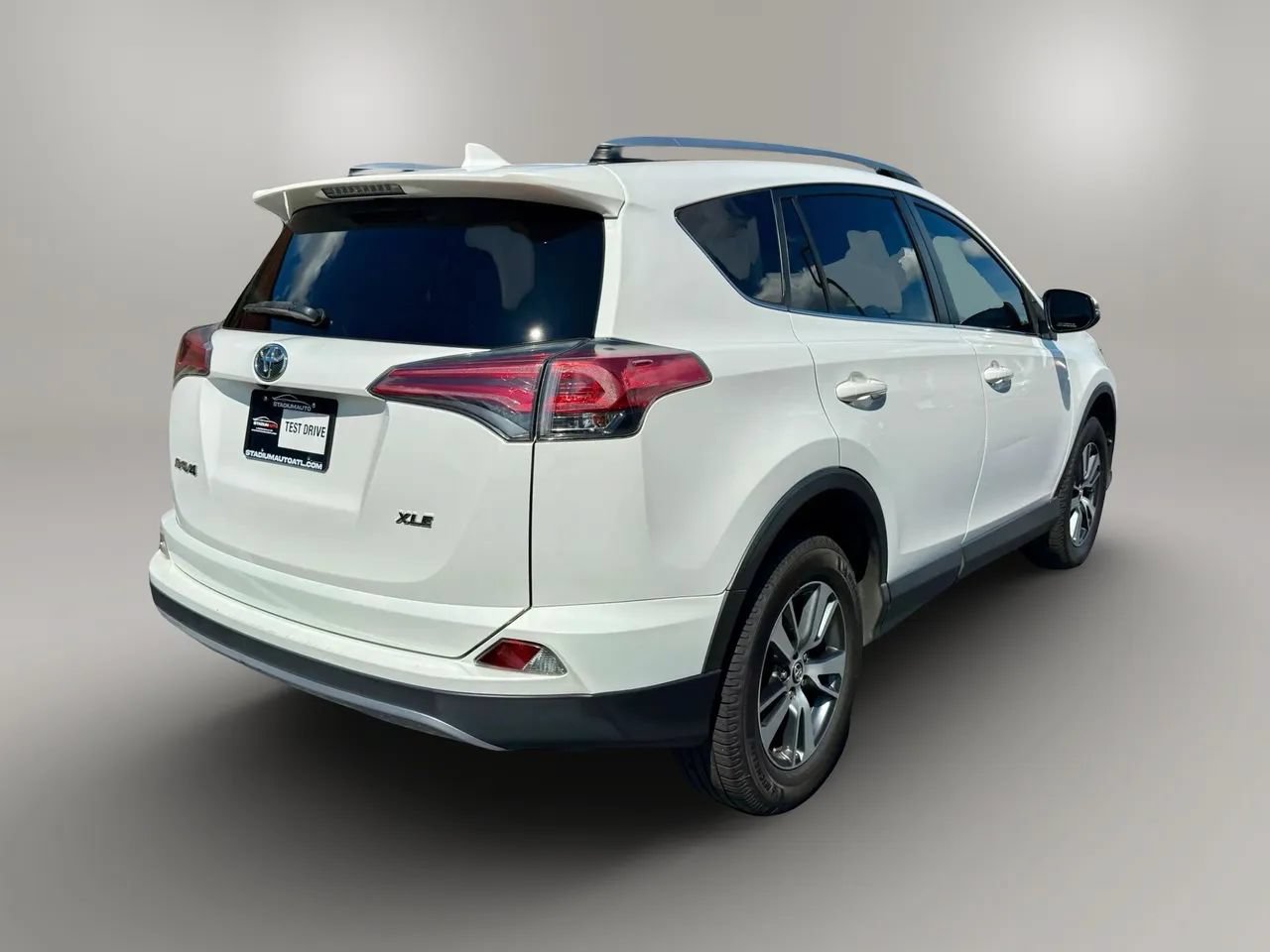 Used 2018 Toyota RAV4 XLE FWD image 5