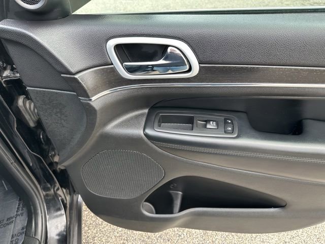Used 2018 Jeep Grand Cherokee Limited AWD/4WD image 12
