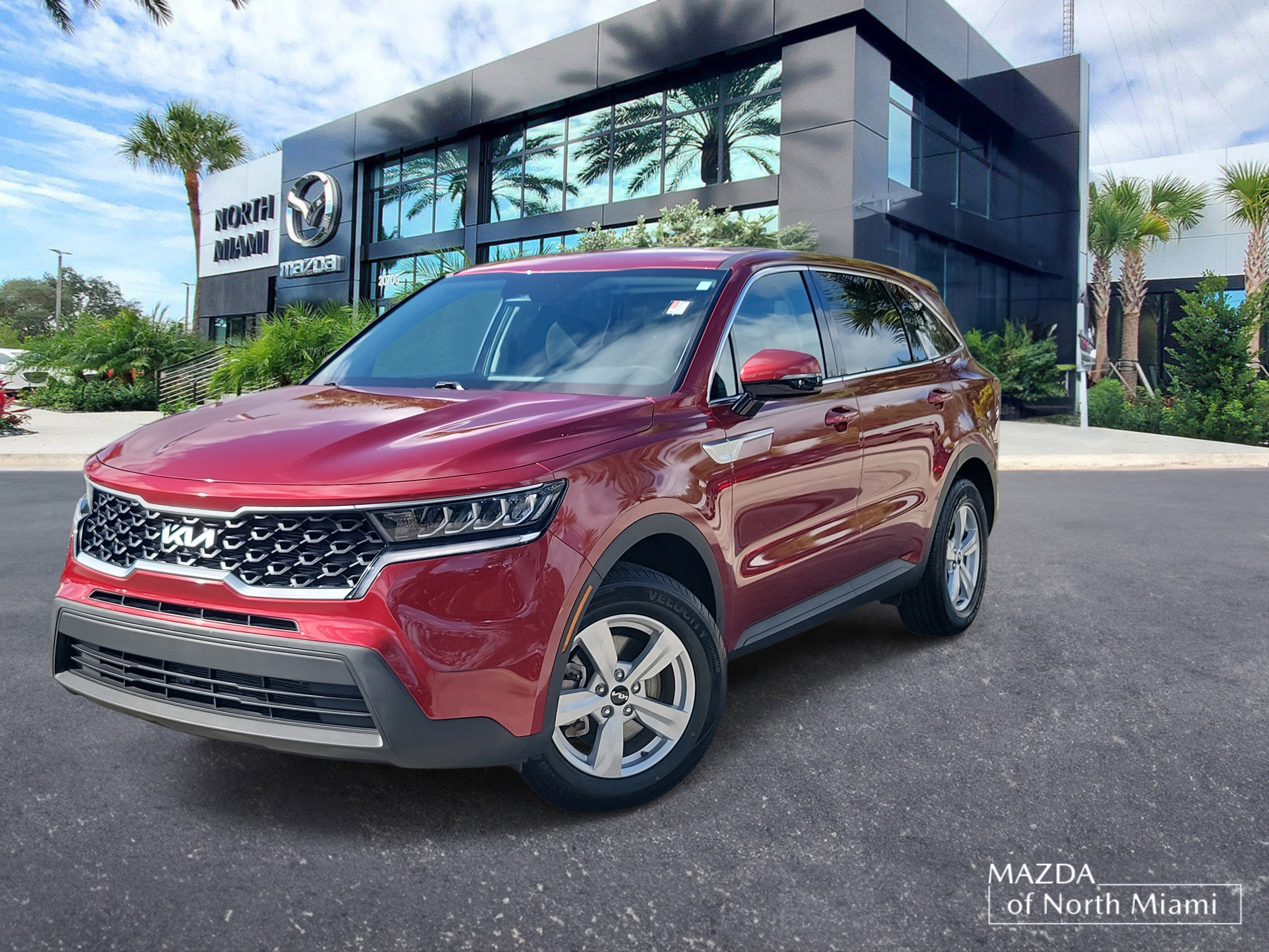 Used 2023 Kia Sorento LX image 1