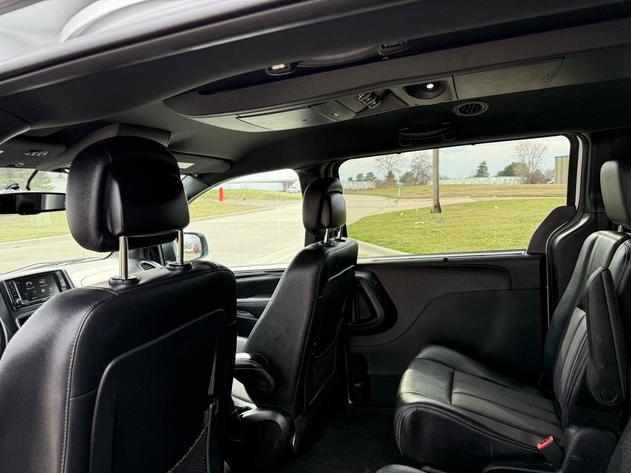 Used 2014 Chrysler Town & Country S FWD image 20