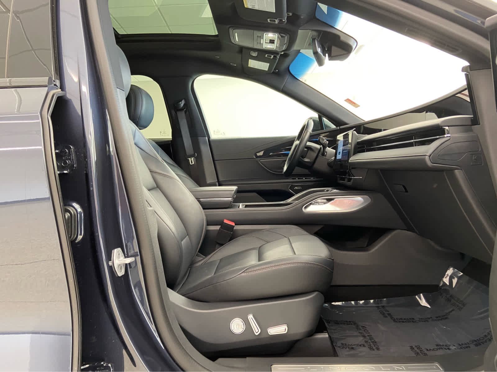 Used 2024 Lincoln Nautilus Premier w/ Equipment Group 102A image 18