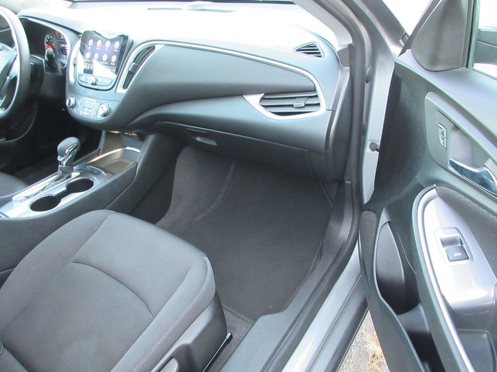 Used 2024 Chevrolet Malibu LT image 18