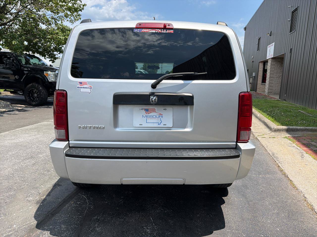 Used 2008 Dodge Nitro SXT RWD image 4