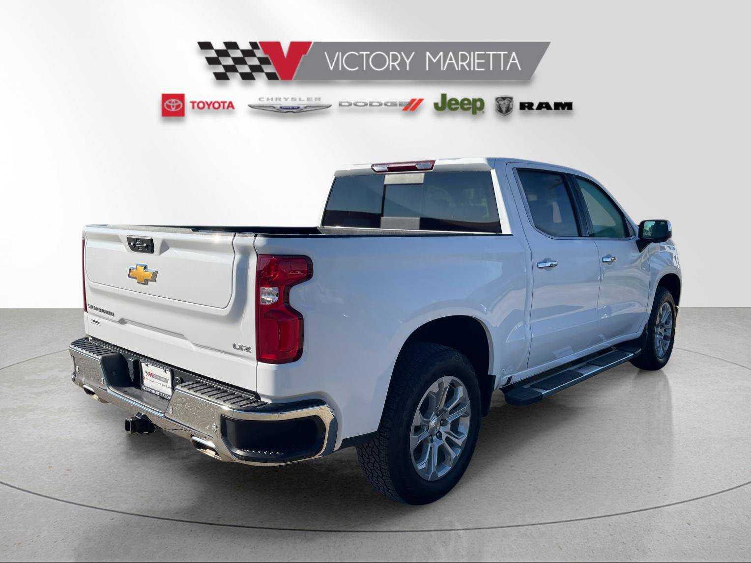 Used 2024 Chevrolet Silverado 1500 LTZ AWD/4WD image 5