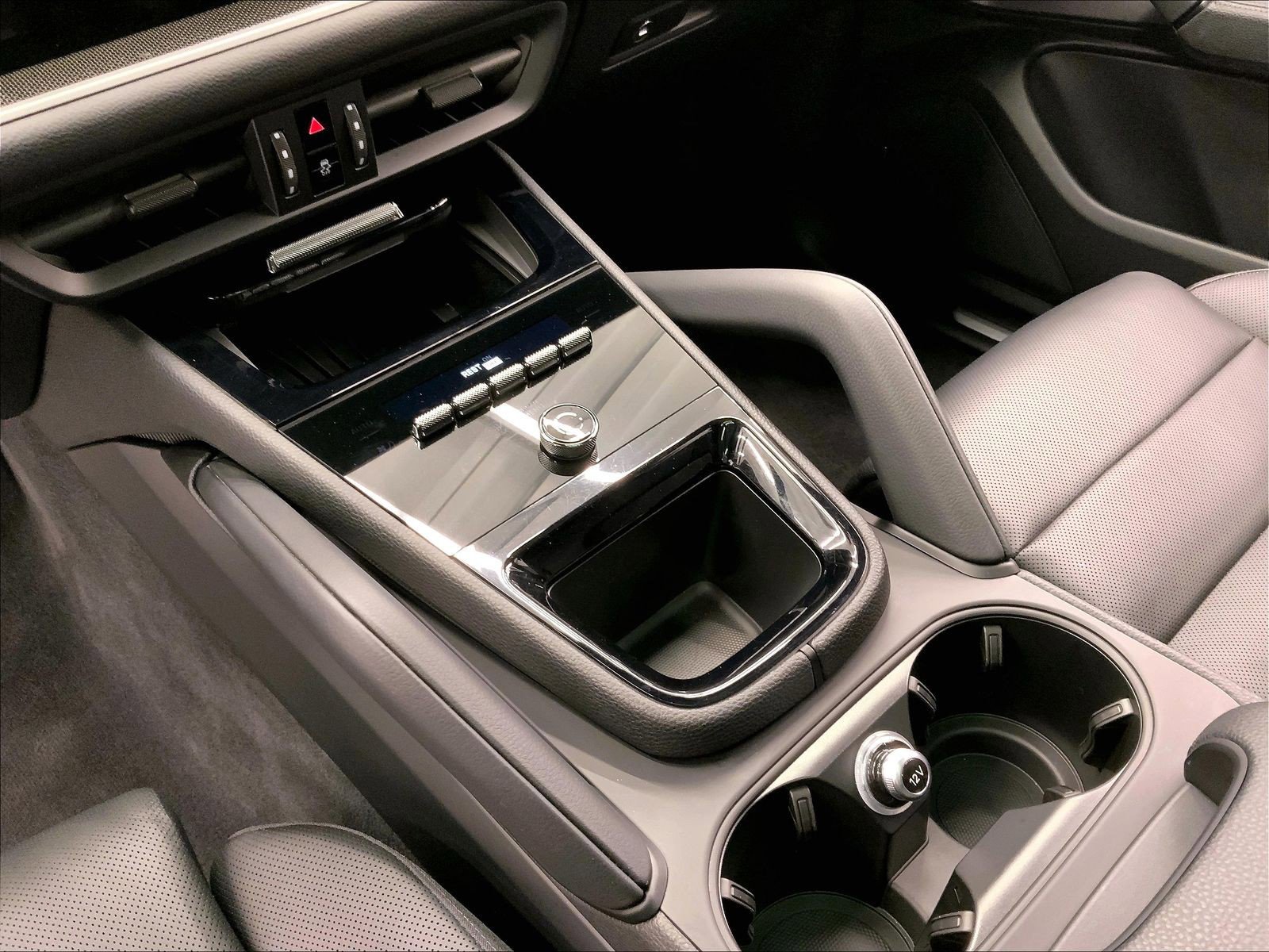Certified 2024 Porsche Cayenne S AWD/4WD image 18