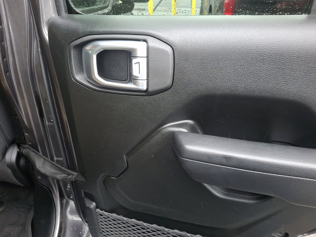 Used 2022 Jeep Gladiator Willys image 14