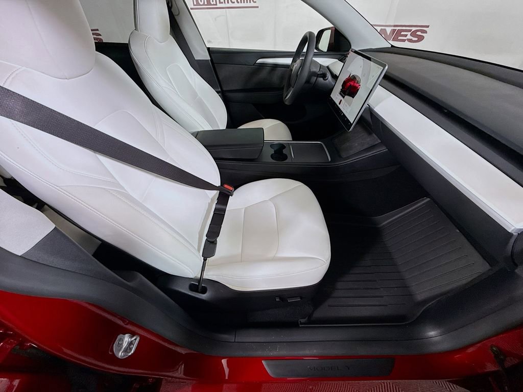 Used 2024 Tesla Model Y Long Range image 30