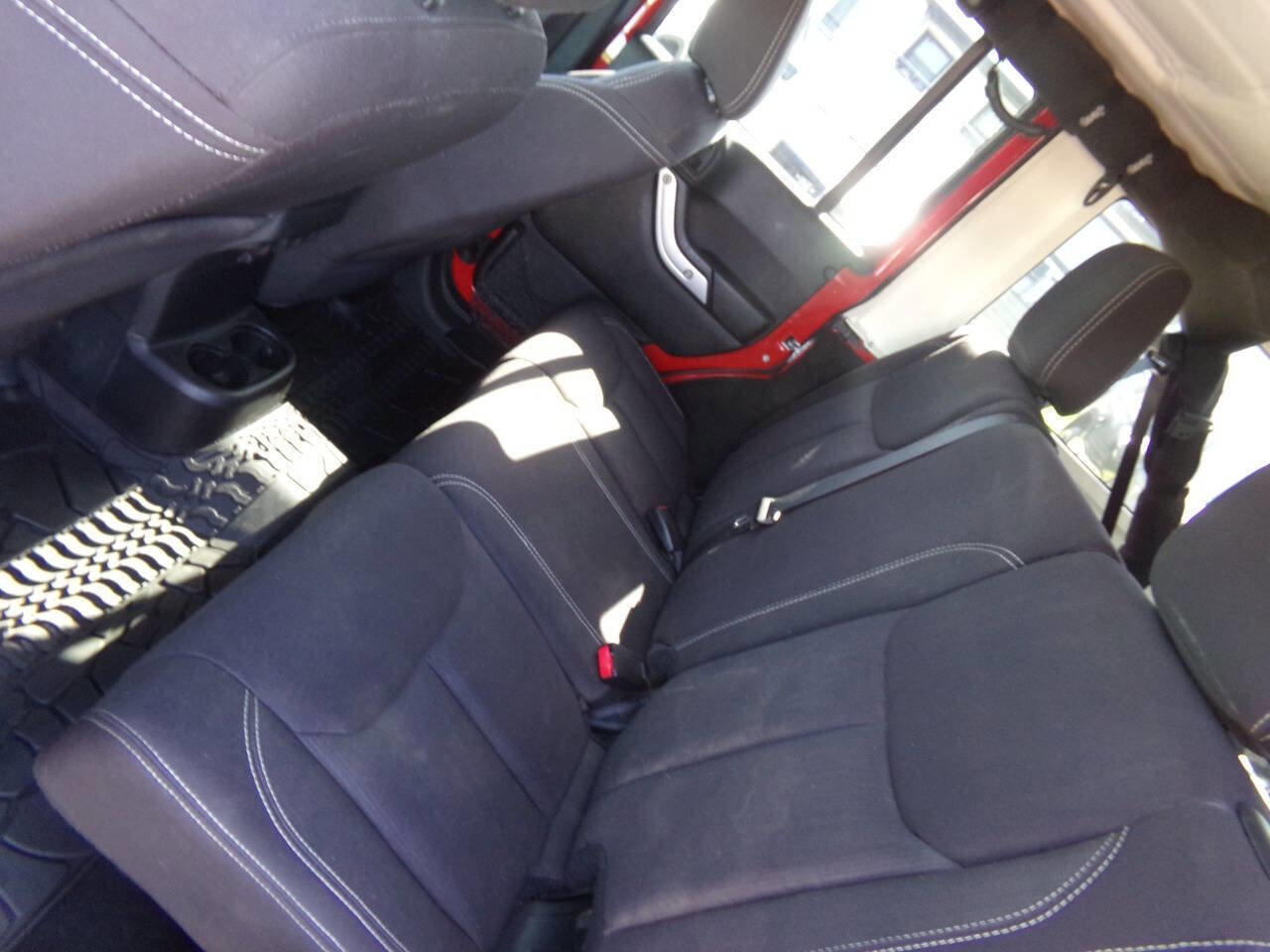 Used 2014 Jeep Wrangler Unlimited Sahara w/ Connectivity Group image 13